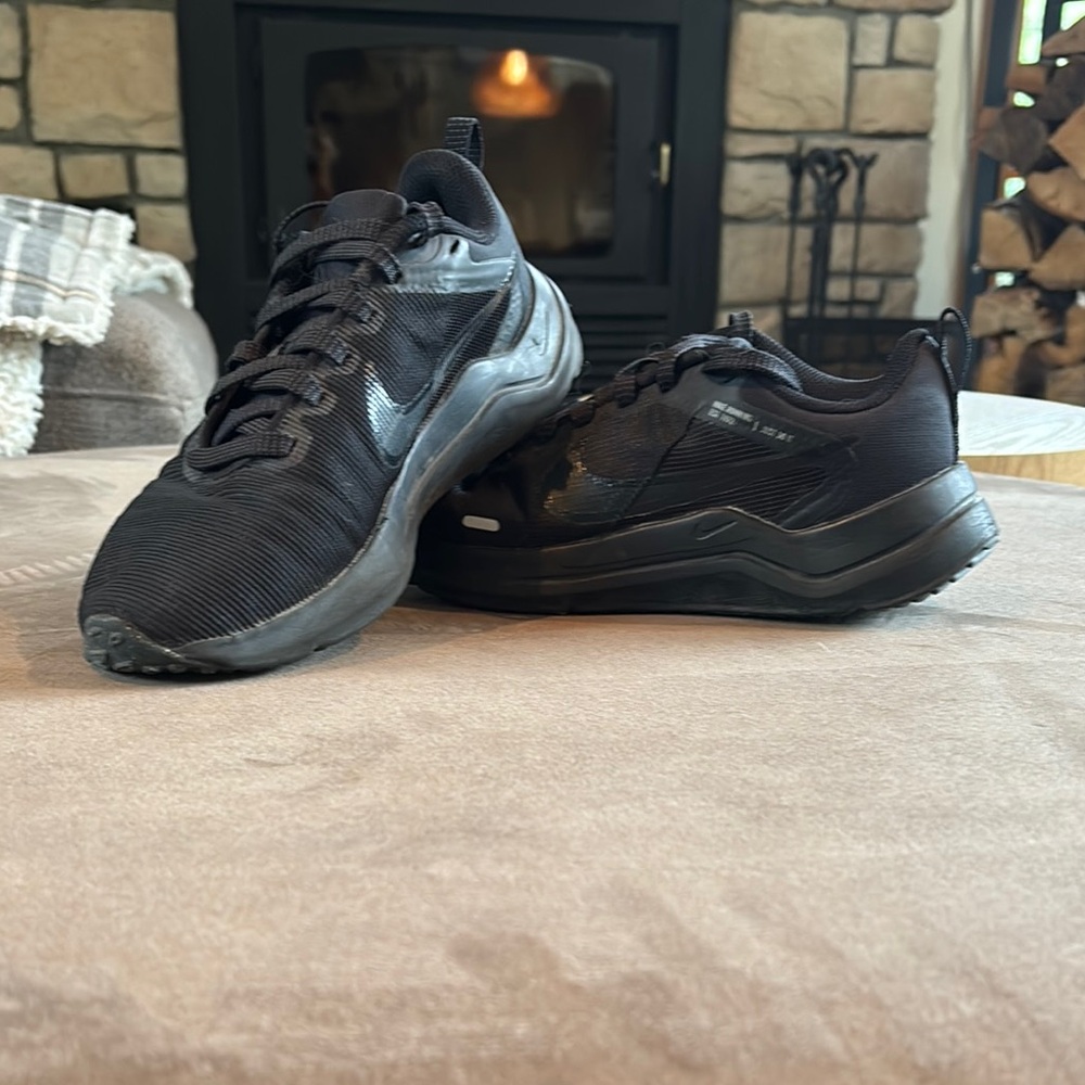 Nike Black Athletic Shoes with Supportive Midsole
